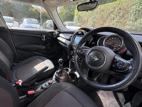 Mini Hatch Cooper 1.5 Pepper Navigation Pack 5 door - SAT NAV + SMARTPHONE INTEGRATION 3