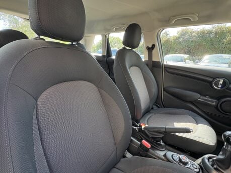 Mini Hatch Cooper 1.5 Pepper Navigation Pack 5 door - SAT NAV + SMARTPHONE INTEGRATION 4