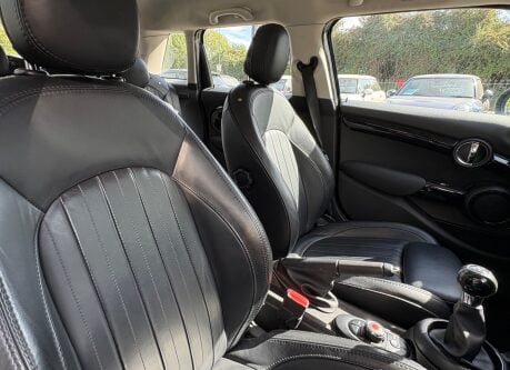 Mini Hatch Cooper 1.5 Seven Edition 5 door + FULL LOUNGE LEATHER 4