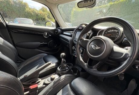 Mini Hatch Cooper 1.5 Seven Edition 5 door + FULL LOUNGE LEATHER 3