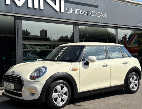 Mini Hatch One 1.2 Automatic Pepper 5 door + VISUAL BOOST + VISIBILITY PACK + PDC 1