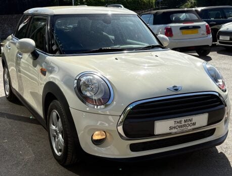 Mini Hatch One 1.2 Automatic Pepper 5 door + VISUAL BOOST + VISIBILITY PACK + PDC 15