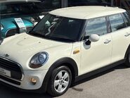 Mini Hatch One 1.2 Automatic Pepper 5 door + VISUAL BOOST + VISIBILITY PACK + PDC 9