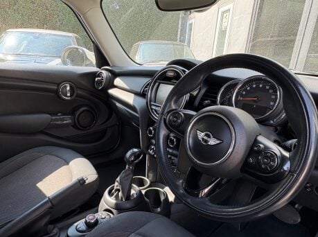 Mini Hatch One 1.2 Automatic Pepper 5 door + VISUAL BOOST + VISIBILITY PACK + PDC 3