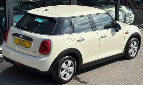 Mini Hatch One 1.2 Automatic Pepper 5 door + VISUAL BOOST + VISIBILITY PACK + PDC 10