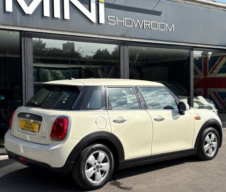 Mini Hatch One 1.2 Automatic Pepper 5 door + VISUAL BOOST + VISIBILITY PACK + PDC 2