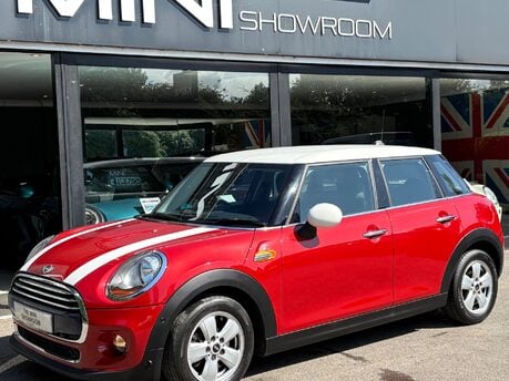 Mini Hatch Cooper 1.5 Automatic Pepper 5 door + VISUAL BOOST AUDIO + PARK ASSIST
