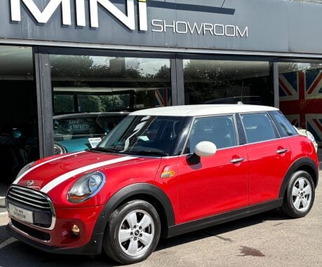 Mini Hatch Cooper 1.5 Automatic Pepper 5 door + VISUAL BOOST AUDIO + PARK ASSIST 1