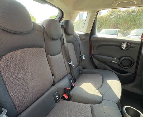 Mini Hatch Cooper 1.5 Automatic Pepper 5 door + VISUAL BOOST AUDIO + PARK ASSIST 5