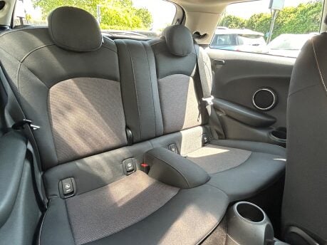 Mini Hatch One 1.2 Pepper 3 door + VISUAL BOOST AUDIO + MINI CONNECTED 5