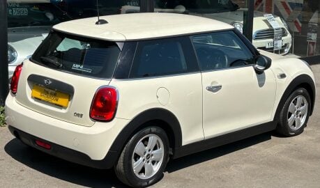 Mini Hatch One 1.2 Pepper 3 door + VISUAL BOOST AUDIO + MINI CONNECTED 10