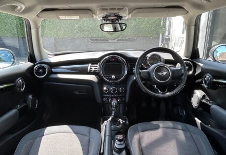 Mini Hatch One 1.2 Pepper 3 door + VISUAL BOOST AUDIO + MINI CONNECTED 11