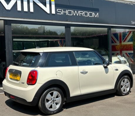 Mini Hatch One 1.2 Pepper 3 door + VISUAL BOOST AUDIO + MINI CONNECTED 2