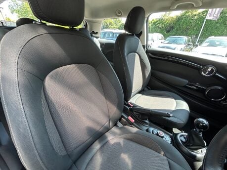 Mini Hatch One 1.2 Pepper 3 door + VISUAL BOOST AUDIO + MINI CONNECTED 4