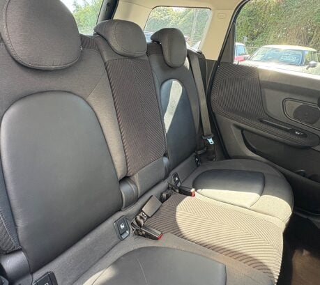 Mini Countryman Cooper 1.5 Chili / Media 5 door - SAT NAV + MINI CONNECTED 5