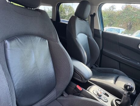 Mini Countryman Cooper 1.5 Chili / Media 5 door - SAT NAV + MINI CONNECTED 4