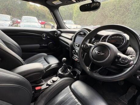 Mini Hatch Cooper S 2.0 Chili / Media XL 3 door - PRO SAT NAV + LOUNGE LEATHER 3