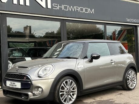 Mini Hatch Cooper S 2.0 Chili / Media XL 3 door - PRO SAT NAV + LOUNGE LEATHER