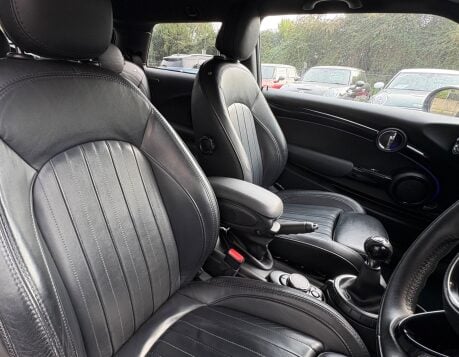 Mini Hatch Cooper S 2.0 Chili / Media XL 3 door - PRO SAT NAV + LOUNGE LEATHER 4