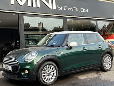 Mini Hatch Cooper 1.5 Automatic Chili / Media XL 5 door - PRO SAT NAV + CONNECTED