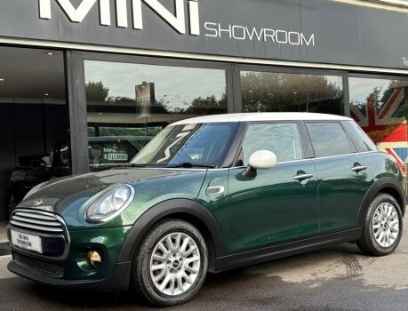 Mini Hatch Cooper 1.5 Automatic Chili / Media XL 5 door - PRO SAT NAV + CONNECTED 1