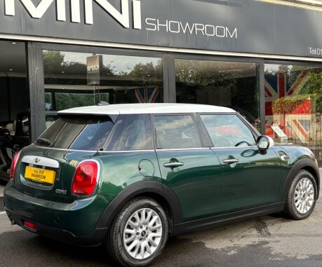 Mini Hatch Cooper 1.5 Automatic Chili / Media XL 5 door - PRO SAT NAV + CONNECTED 2