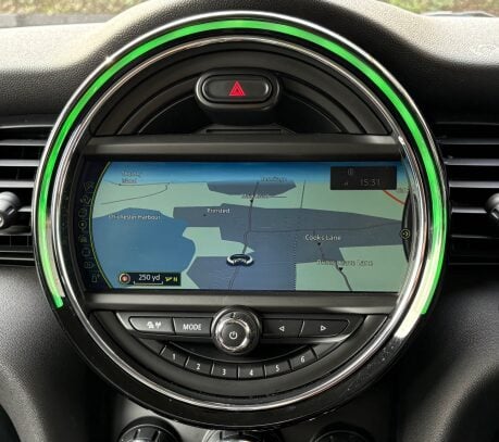 Mini Hatch Cooper 1.5 Automatic Chili / Media XL 5 door - PRO SAT NAV + CONNECTED 12