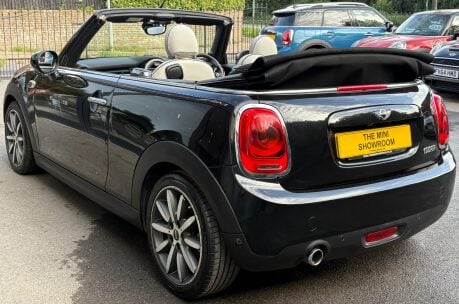 Mini Convertible Cooper 1.5 Automatic Chili / Media XL - DEPOSIT TAKEN 18