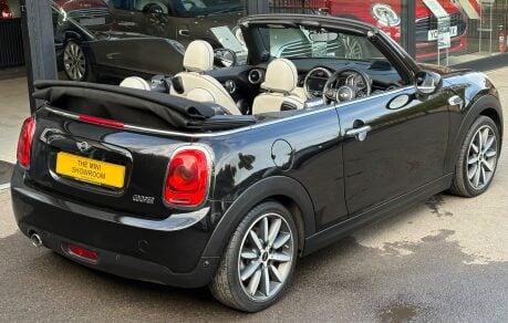Mini Convertible Cooper 1.5 Automatic Chili / Media XL - DEPOSIT TAKEN 12