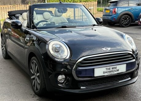 Mini Convertible Cooper 1.5 Automatic Chili / Media XL - DEPOSIT TAKEN 17