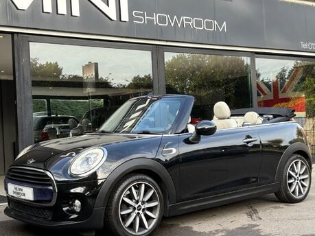 Mini Convertible Cooper 1.5 Automatic Chili / Media XL - PRO SAT NAV - LOUNGE LEATHER