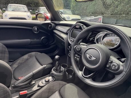 Mini Convertible Cooper 1.5 Chili + HEATED SEATS + 17" ALLOYS + VISUAL BOOST 3