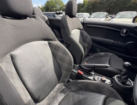 Mini Convertible Cooper 1.5 Chili + HEATED SEATS + 17" ALLOYS + VISUAL BOOST 4