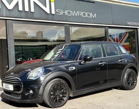 Mini Hatch Cooper 1.5 Automatic Chili / Media 5 door - DEPOSIT TAKEN 1