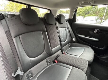 Mini Clubman Cooper 1.5 Chili / Media 6 door -SAT NAV + MINI CONNECTED 5