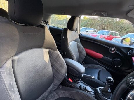 Mini Hatch Cooper 1.5 Chili / Media XL 3 door - PRO NAV + CONNECTED XL + 17" ALLOYS 4