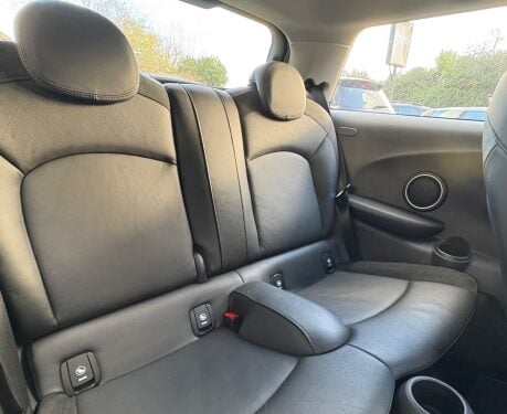 Mini Hatch Cooper S 2.0 Chili / Media + SAT NAV + LEATHER + HEATED SEATS 5