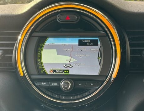 Mini Hatch Cooper S 2.0 Chili / Media + SAT NAV + LEATHER + HEATED SEATS 12