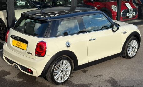 Mini Hatch Cooper S 2.0 Chili / Media + SAT NAV + LEATHER + HEATED SEATS 10