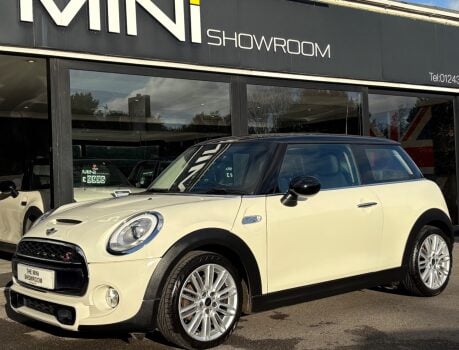 Mini Hatch Cooper S 2.0 Chili / Media + SAT NAV + LEATHER + HEATED SEATS 1