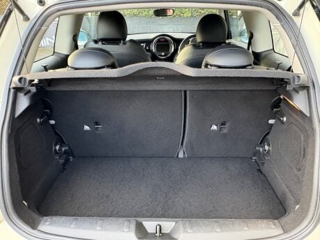 Mini Hatch Cooper S 2.0 Chili / Media + SAT NAV + LEATHER + HEATED SEATS 8