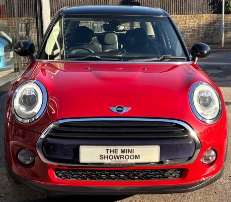 Mini Hatch Cooper 1.5 Automatic Chili / Media XL 5 door + SAT NAV + LEATHER + PDC 6