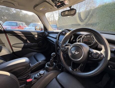 Mini Hatch Cooper 1.5 Automatic Chili / Media XL 5 door + SAT NAV + LEATHER + PDC 3