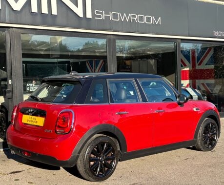 Mini Hatch Cooper 1.5 Automatic Chili / Media XL 5 door + SAT NAV + LEATHER + PDC 2