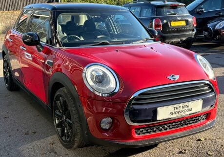 Mini Hatch Cooper 1.5 Automatic Chili / Media XL 5 door + SAT NAV + LEATHER + PDC 15