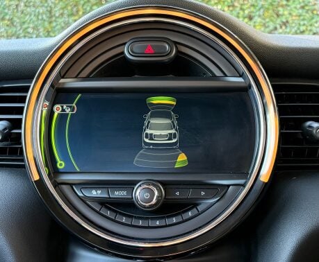 Mini Hatch Cooper 1.5 Automatic Chili / Media XL 5 door + SAT NAV + LEATHER + PDC 14