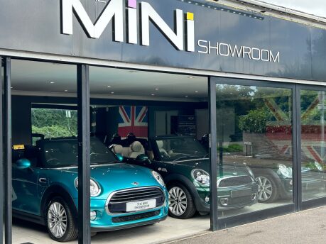 Mini Convertible Cooper 1.5 Chili / Media - SAT NAV + MINI CONNECTED + 17" ALLOYS 1
