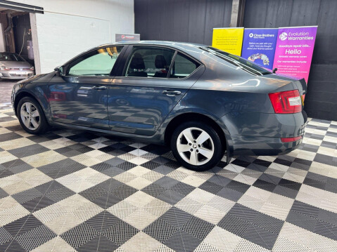Skoda Octavia 1.6 TDI SE Hatchback 5dr Diesel Manual Euro 5 (s/s) (105 ps) 17