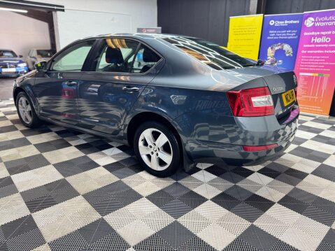 Skoda Octavia 1.6 TDI SE Hatchback 5dr Diesel Manual Euro 5 (s/s) (105 ps) 15