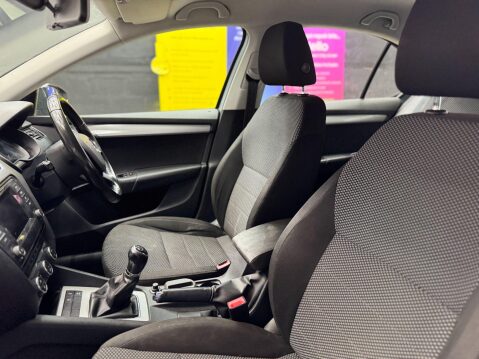 Skoda Octavia 1.6 TDI SE Hatchback 5dr Diesel Manual Euro 5 (s/s) (105 ps) 28